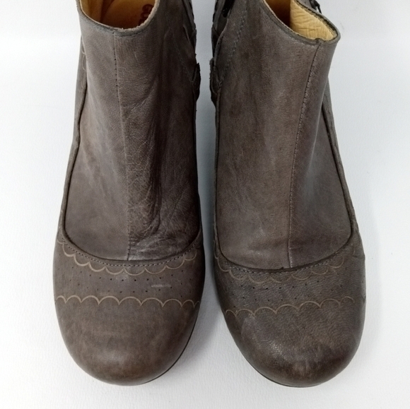 GOLD BUTTON Gray Leather Wingtip detail Heeled Boots, Women's Size EU 37 - Picture 6 of 12